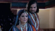 Adham Khan (Chetan Hansraj, re), Benazir (Meghna Naidu, li)