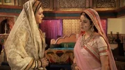Königin Jodha Bai (Paridhi Sharma, re)
Hamida Bano Begum (Chhaya Phadkar, li)