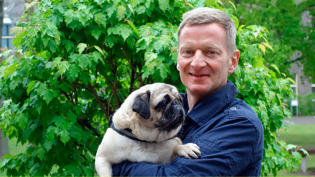 Michael Kessler reist in der neuen Staffel von "Kesslers Expedition" mit Mops Frida an die Nordsee