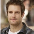 Geoff Stults als "Locator", erster Auftritt in Backdoor-Pilot