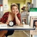 Anwältin mit Klappstuhl in neuer Sat.1-Serie "Danni Lowinski"