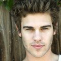 Grey Damon verstärkt die East Dillon Lions in der fünften Staffel