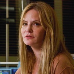 Jennifer Jason Leigh