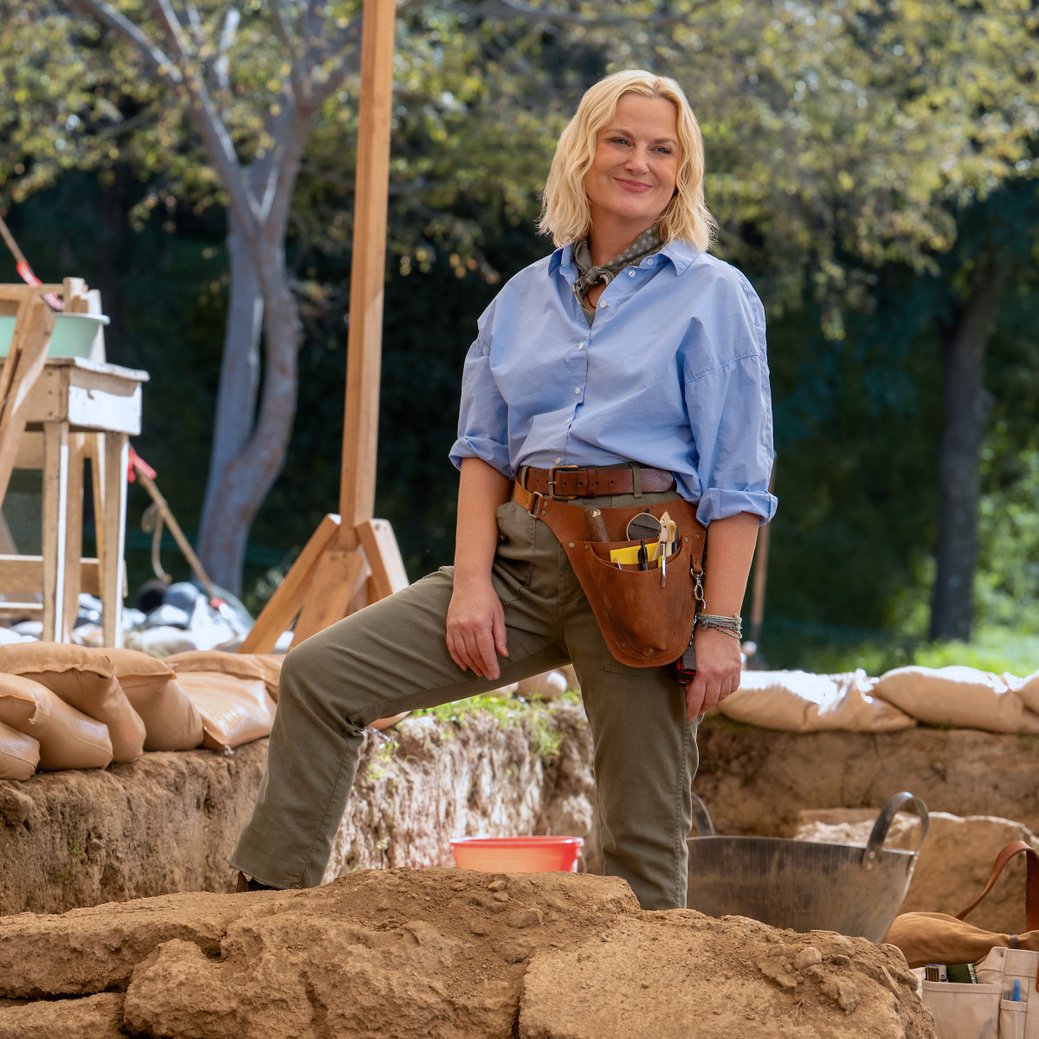 "Dig": Termin für neue Comedyserie mit Amy Poehler und "Dr. House"-Star Hugh Laurie/Universal/Peacock "Dig": Termin für neue Comedyserie mit Amy Poehler und "Dr. House"-Star Hugh Laurie/Universal/Peacock