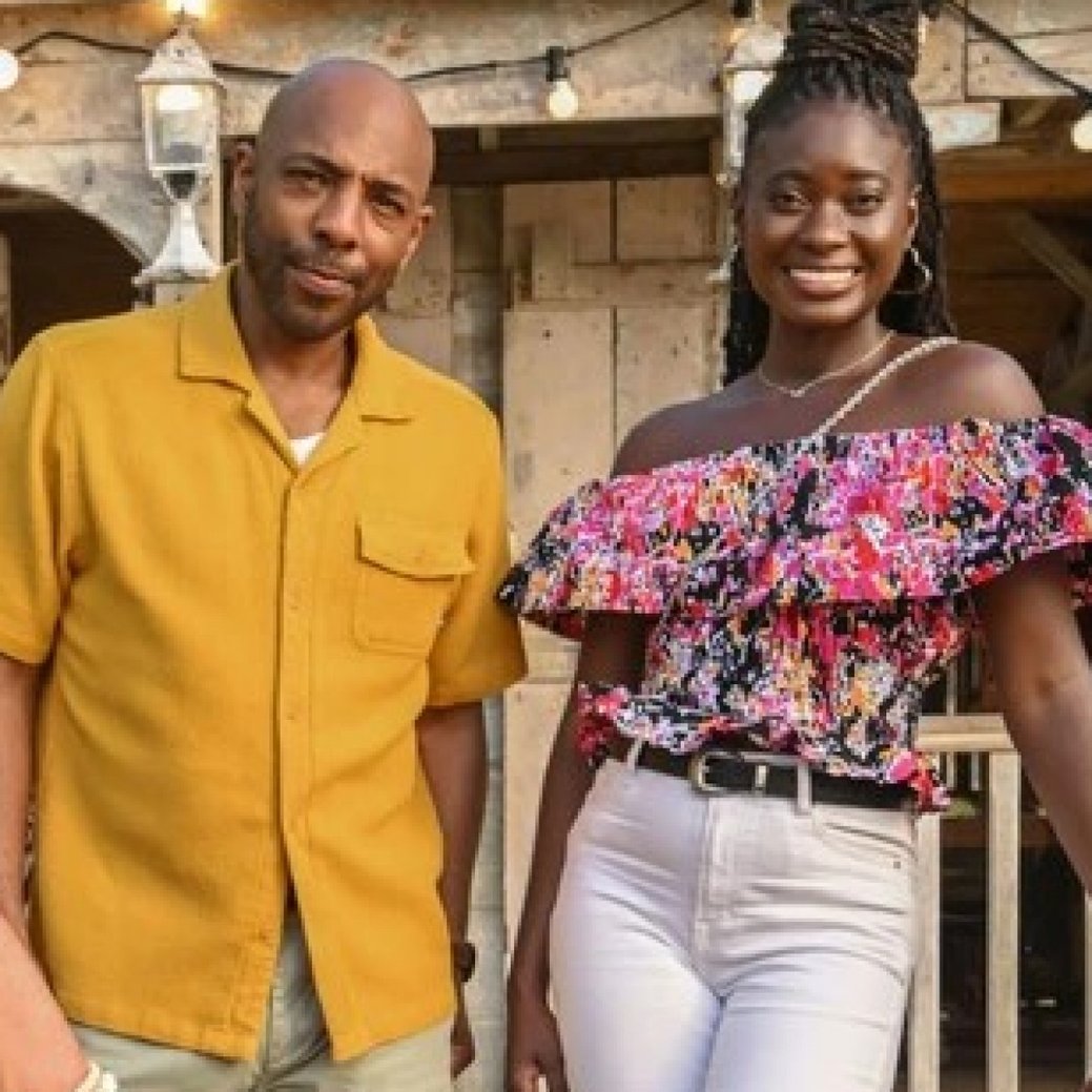 "Death in Paradise" und "Beyond Paradise": Darum geht es in den neuen Weihnachtsspecials/BBC / Red Planet Pictures / Philippe Virapin "Death in Paradise" und "Beyond Paradise": Darum geht es in den neuen Weihnachtsspecials/BBC / Red Planet Pictures / Philippe Virapin