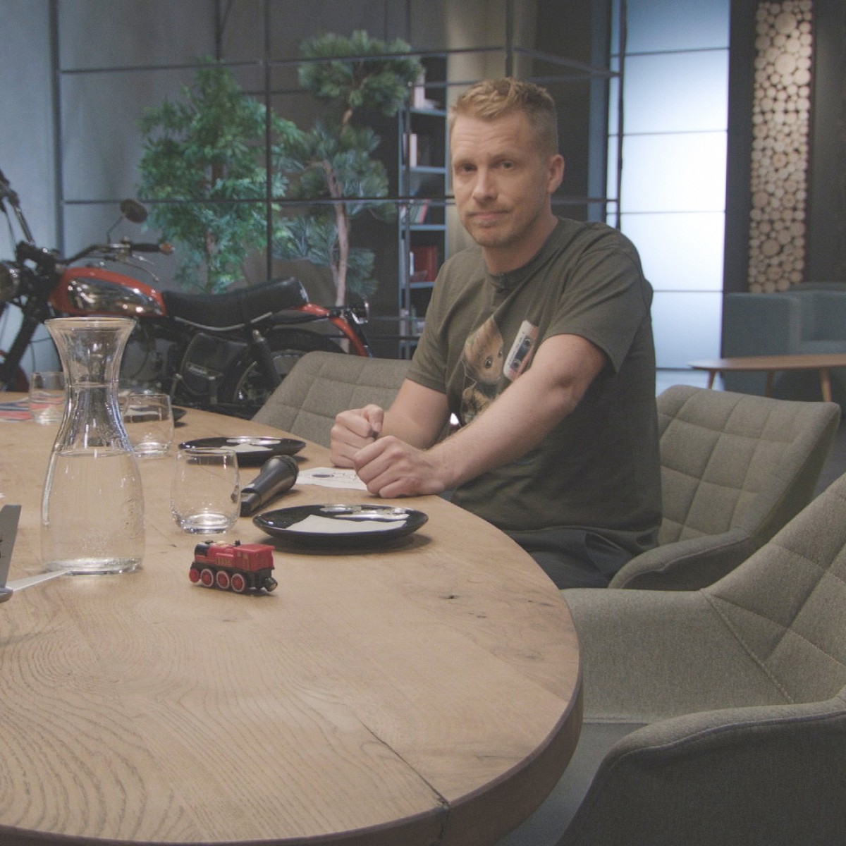 "Dinner Party" mit Überraschungsgästen für Pocher - Sat.1 ...