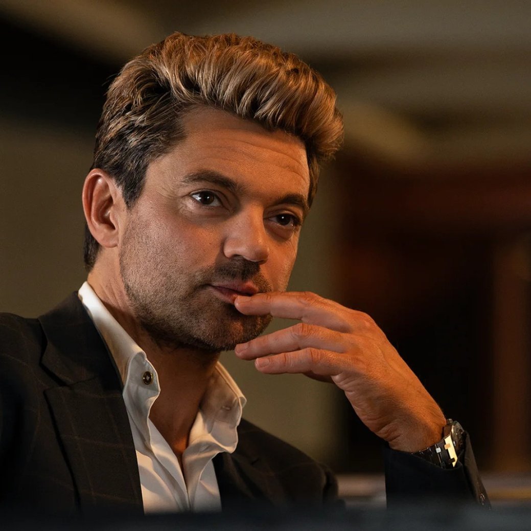 "Who the Hell Is Hamish?": Dominic Cooper wird zum charismatischen Trickbetrüger/Vince Valitutti/Paramount+ Australia "Who the Hell Is Hamish?": Dominic Cooper wird zum charismatischen Trickbetrüger/Vince Valitutti/Paramount+ Australia