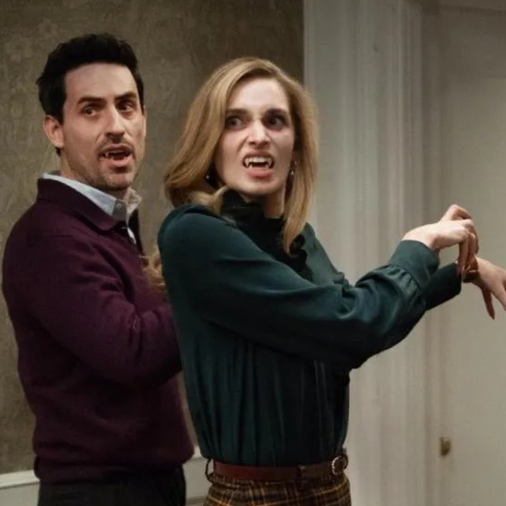 "Eternally Yours": Skurriler Trailer zur neuen Vampir-Comedy der "Ghosts"-Macher/CBS Studios/Bertrand Calmeau/C "Eternally Yours": Skurriler Trailer zur neuen Vampir-Comedy der "Ghosts"-Macher/CBS Studios/Bertrand Calmeau/C