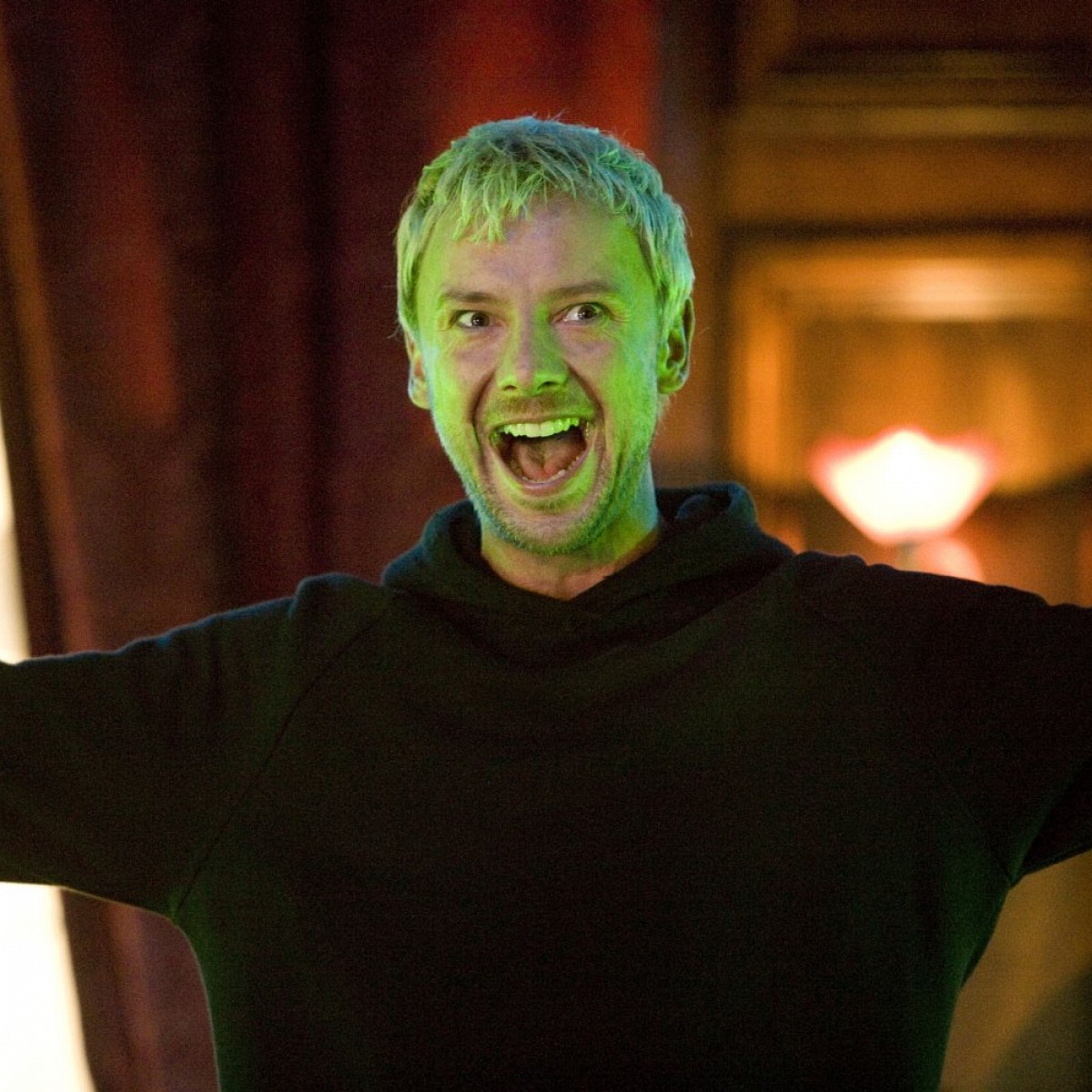 John Simm kehrt als