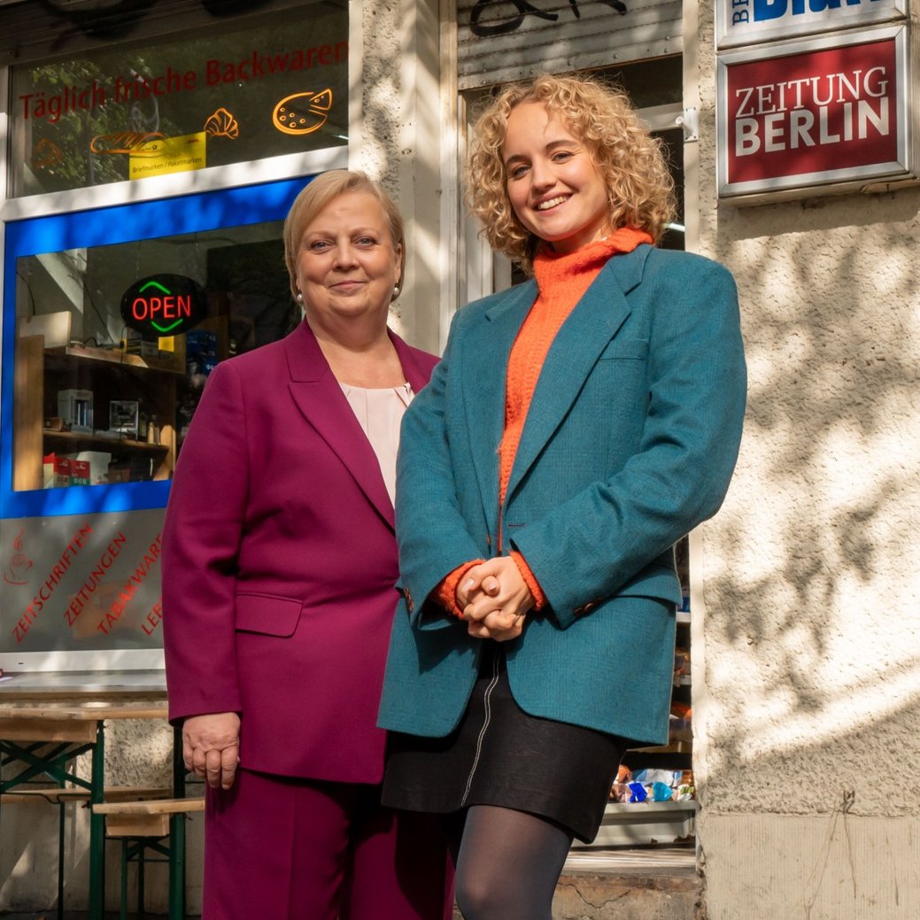 "Kanzlei Liebling Kreuzberg": Drehstart für zwei weitere Teile der Anwaltsserie/ARD Degeto Film/ Odeon Fiction GmbH/ Britta Krehl "Kanzlei Liebling Kreuzberg": Drehstart für zwei weitere Teile der Anwaltsserie/ARD Degeto Film/ Odeon Fiction GmbH/ Britta Krehl