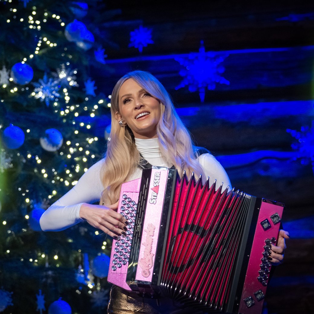 Melissa Naschenweng statt DJ Ötzi: Neue Moderatorin für Weihnachtsshow von ORF und BR/ORF/IP Media/Peter Kivograd Melissa Naschenweng statt DJ Ötzi: Neue Moderatorin für Weihnachtsshow von ORF und BR/ORF/IP Media/Peter Kivograd