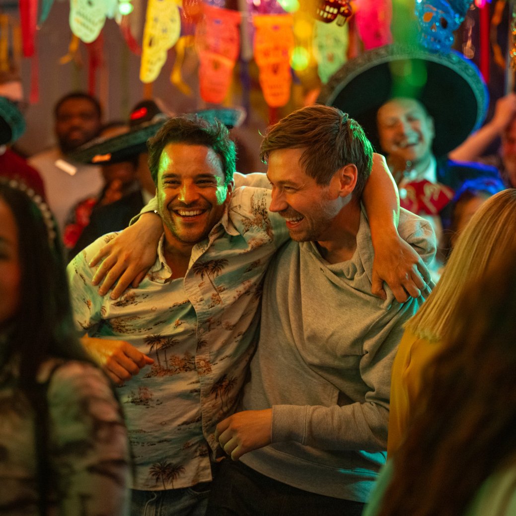 "Mein bester Freund, seine Freundin & ich": Erster Teaser zur deutschen Netflix-Komödie enthüllt explosives Beziehungsdreieck/Netflix/Martin Valentin Menke "Mein bester Freund, seine Freundin & ich": Erster Teaser zur deutschen Netflix-Komödie enthüllt explosives Beziehungsdreieck/Netflix/Martin Valentin Menke