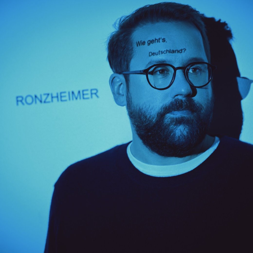 Paul Ronzheimer befasst sich mit Bürgergeld, Migrations-Wende und "Rechter Mitte"/Sat.1/Joyn/Christoph Köstlin Paul Ronzheimer befasst sich mit Bürgergeld, Migrations-Wende und "Rechter Mitte"/Sat.1/Joyn/Christoph Köstlin