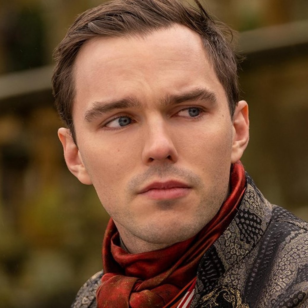 Nicholas Hoult ("The Great") und Daisy Edgar-Jones ("Normal People") lassen sich für Disney+ vom "Mosquito" stechen/Starz/BBC