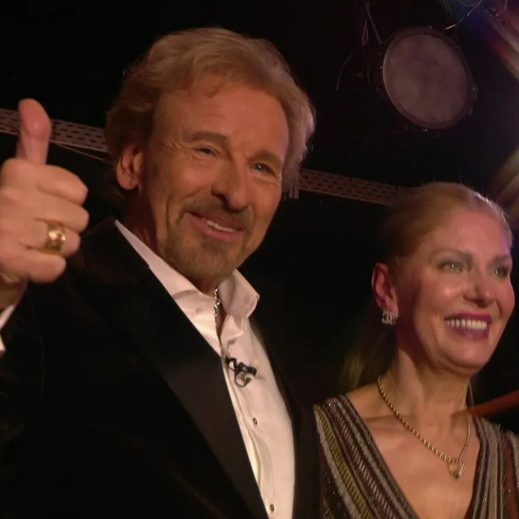 So hat sich Thomas Gottschalk bei "Denn sie wissen nicht, was passiert" von der Showbühne verabschiedet/RTL/Screenshot So hat sich Thomas Gottschalk bei "Denn sie wissen nicht, was passiert" von der Showbühne verabschiedet/RTL/Screenshot