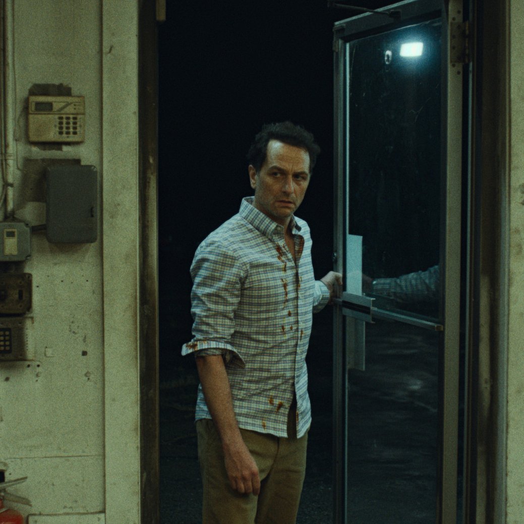 "Widow's Bay": Erfolgreiche Horrorcomedy mit "Perry Mason"-Star Matthew Rhys verlängert/Apple TV "Widow's Bay": Erfolgreiche Horrorcomedy mit "Perry Mason"-Star Matthew Rhys verlängert/Apple TV