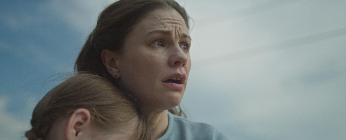 Anna Paquin und Colin Hanks als Eltern eines missbrauchten und entführten Mädchens