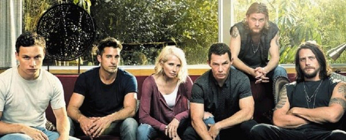 13 neue Folgen mit Ellen Barkin und der Familie Cody