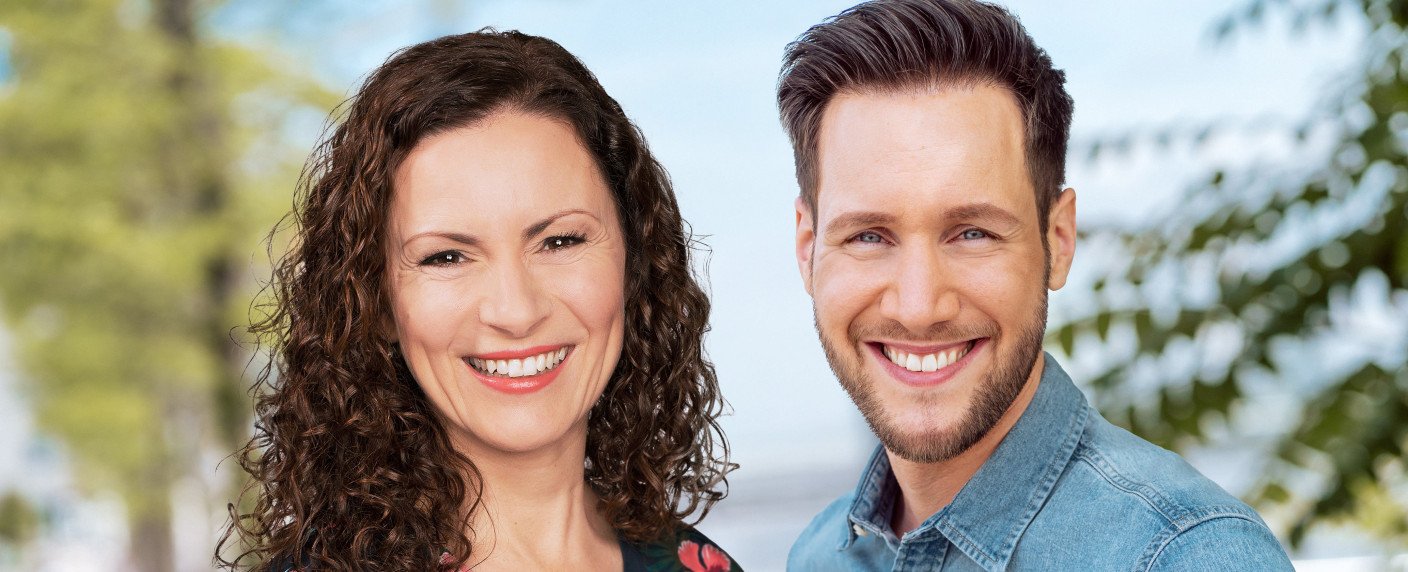 Anne Willmes und Sven Kroll moderieren Show am Rheinufer Anne Willmes und Sven Kroll moderieren Show am Rheinufer