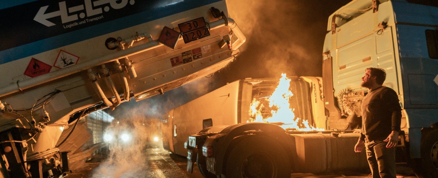 Gegensätzliche Brüder im Kampf gegen tief sitzende Verschwörung