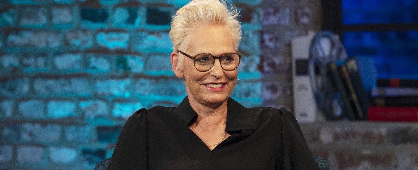 hr &uuml;bertr&auml;gt t&auml;gliche Gespr&auml;che mit Autorinnen und Autoren