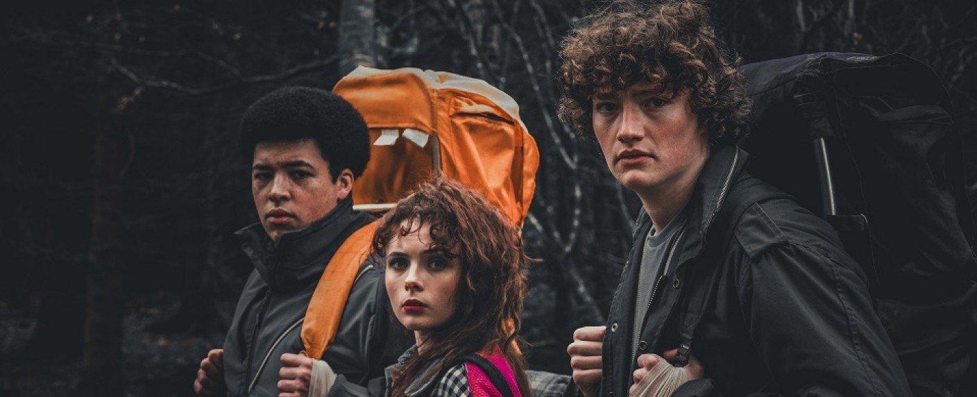 Teenager mit Vorliebe für verbotene Horrorvideos suchen nach besonderem Exemplar