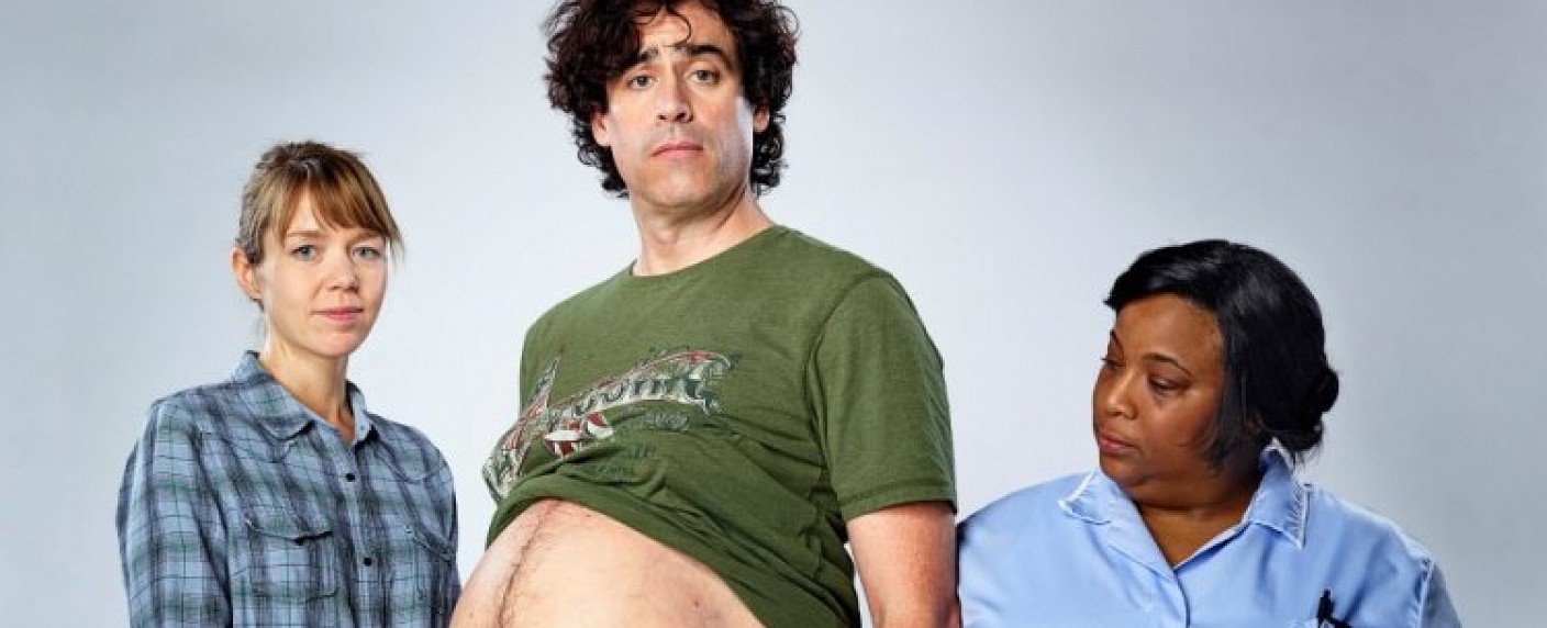 Stephen Mangan als schwangerer Mann