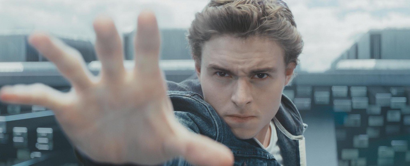 Callan McAuliffe in Fantasy-Pilot gecastet
