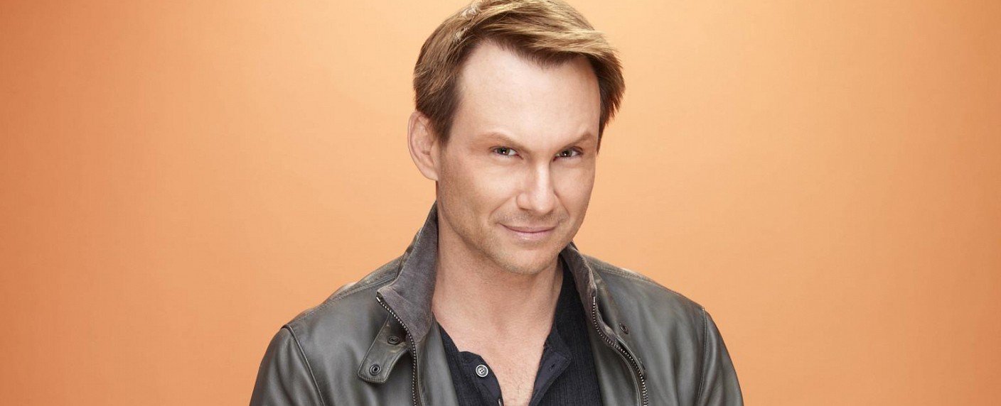 Slater spielt mysteriösen Hacker mit sozialen Störungen