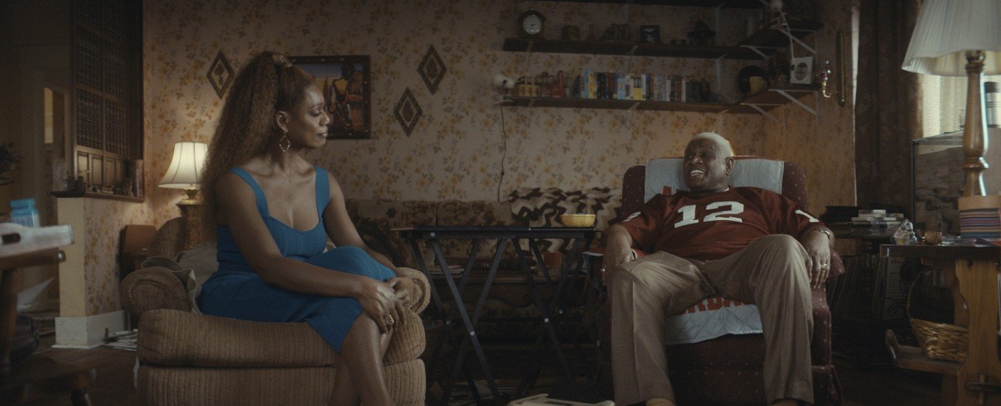 Laverne Cox als transsexuelle Frau, die nach Hause in die Provinz kommt