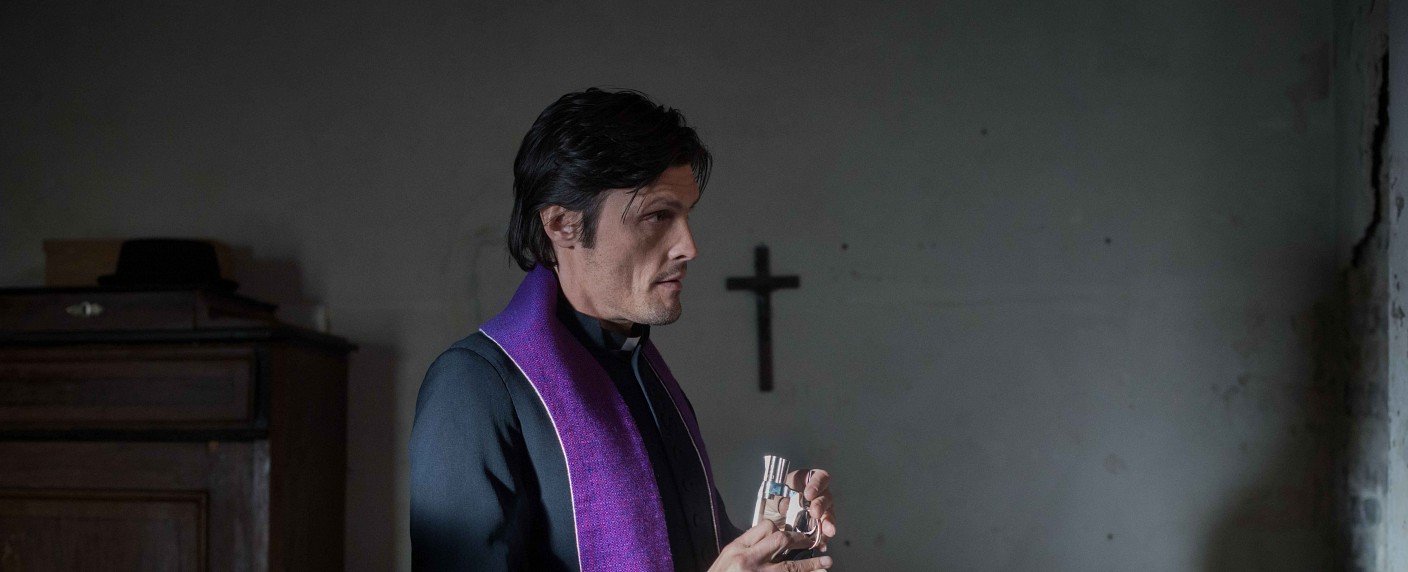 Priester versucht bevorstehende Verbrechen zu verhindern