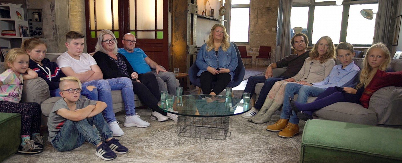 Arme und reiche Familien tauschen Alltag