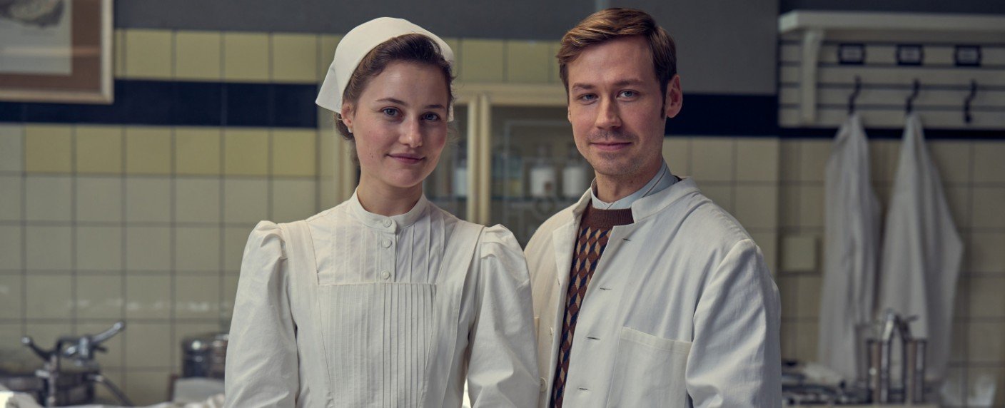 Dominique Devenport und David Kross in historischem Spionagegeflecht