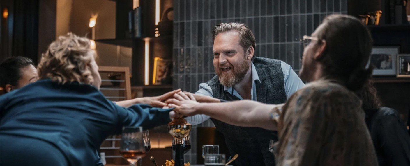 Trailer stellt Beziehungskomödie der "Dark"-Macher vor