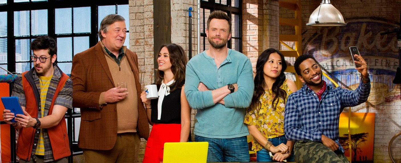 Stephen Fry und Joel McHale schlagen sich mit jungen Stubenhockern herum