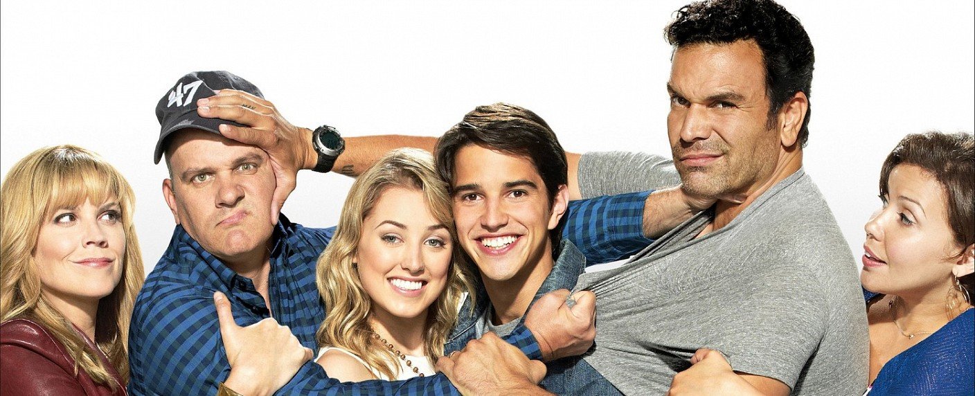 Väter von jungem Paar liegen sich in den Haaren