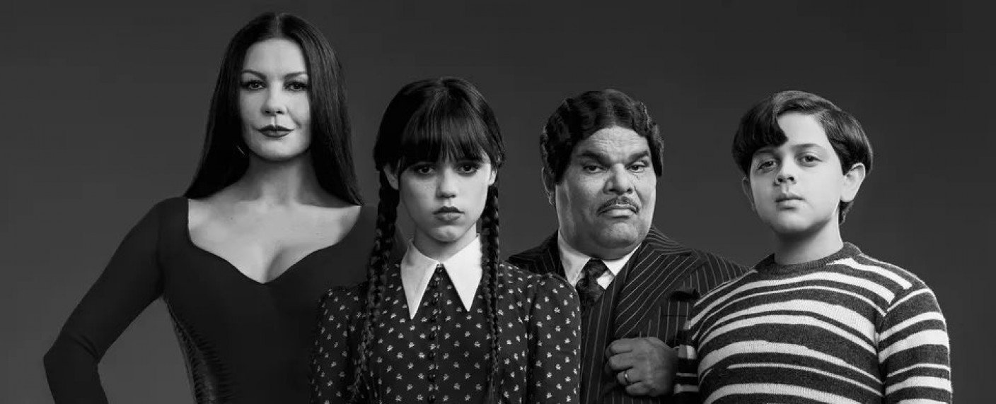 Einstimmung auf die Serie aus dem Umfeld der "Addams Family"
