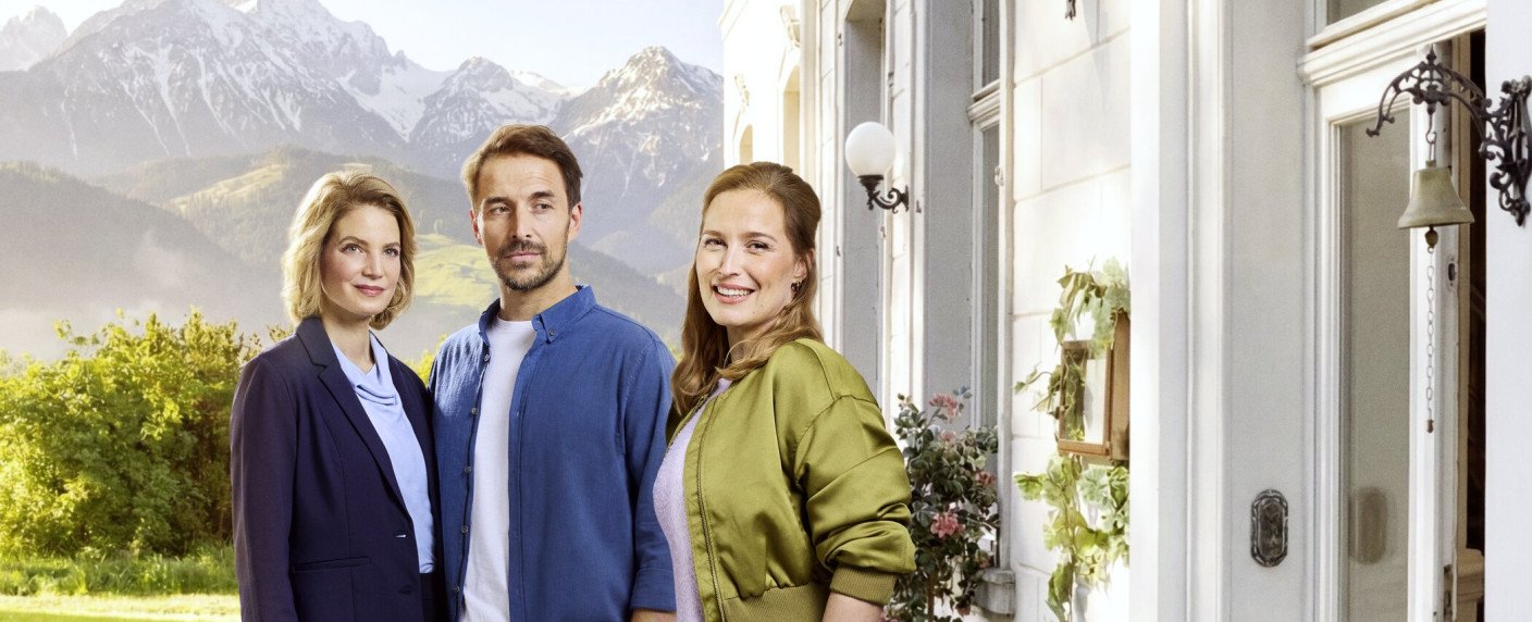 Neue Praxis er&ouml;ffnet vor malerischer Bergkulisse