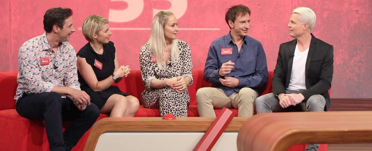 Promis spielen gegen Kinder und Erwachsene