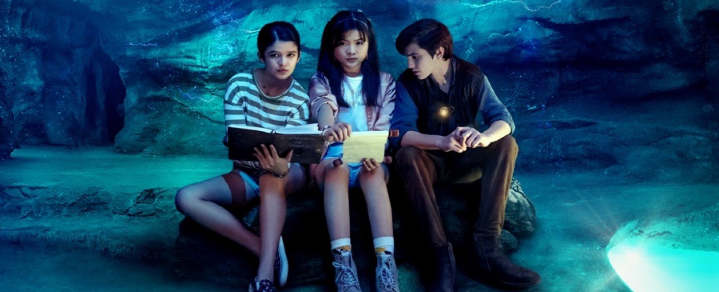 Junge Surferinnen, ein Goldschatz und ein Piratenfluch bringen Sommerabenteuer