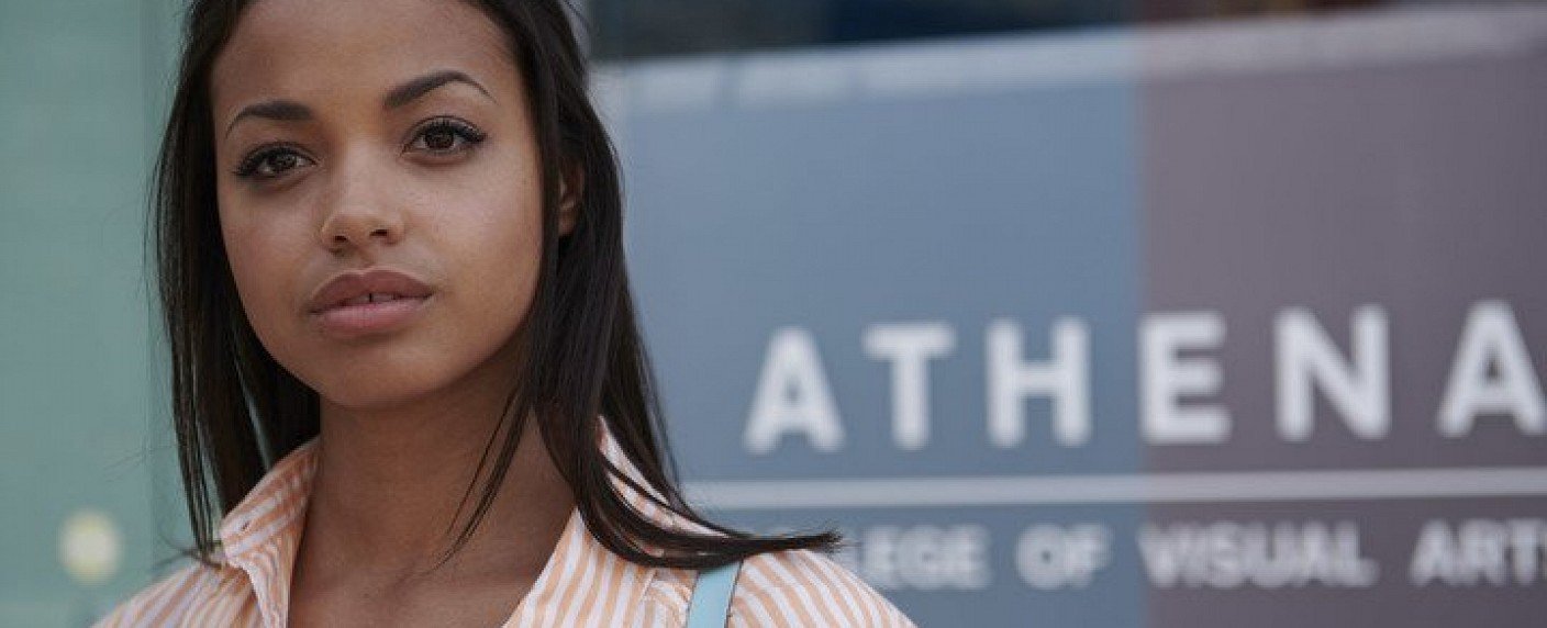 Model will selbst Mode machen und besucht Kunstschule