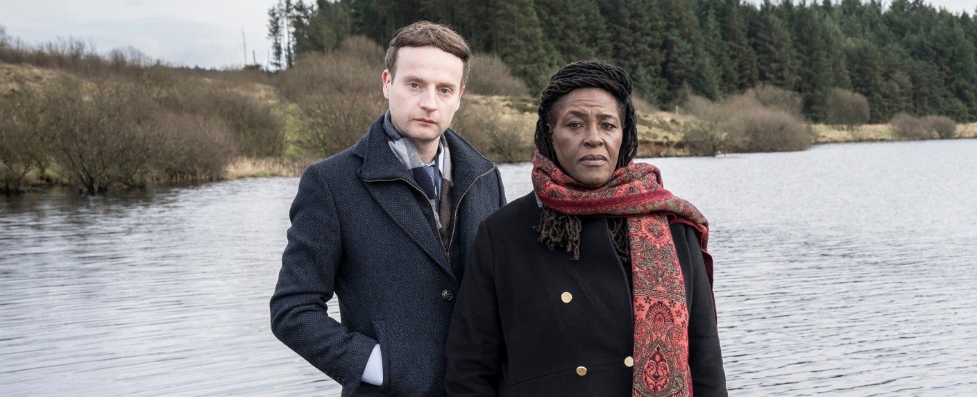 Sharon D. Clarke und Andrew Gower als Ermittler-Duo