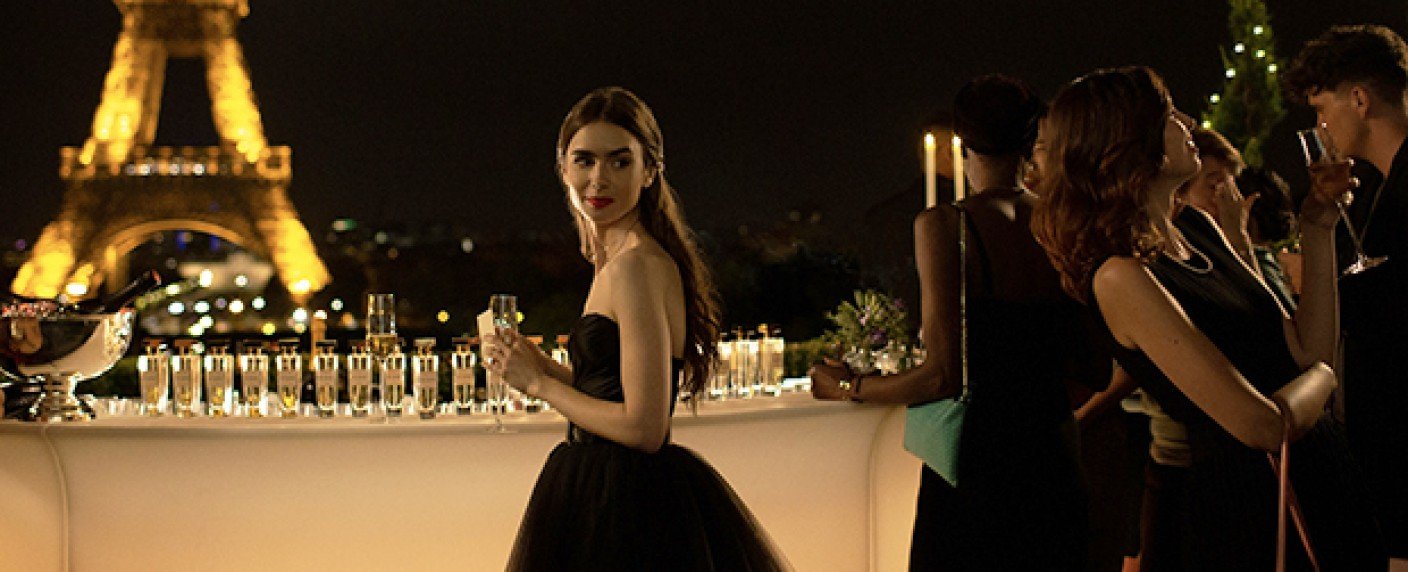 Quirlige Amerikanerin in der Stadt der Liebe