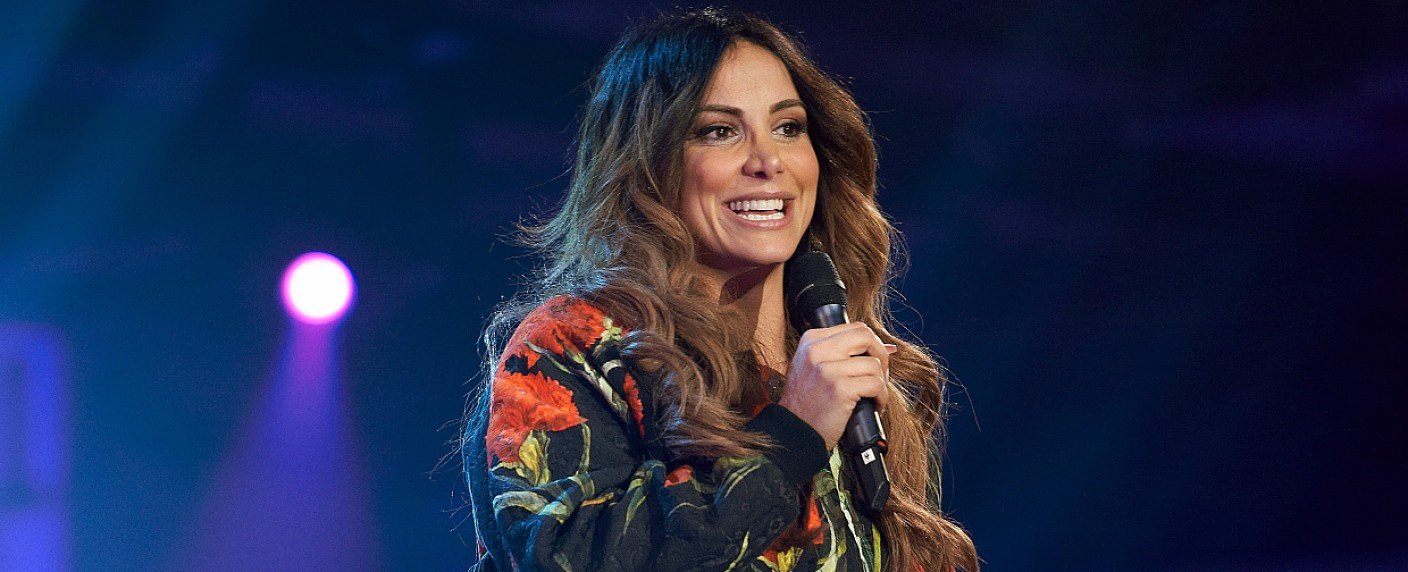 Enissa Amani führt durch Eventshow aus der Lanxess Arena