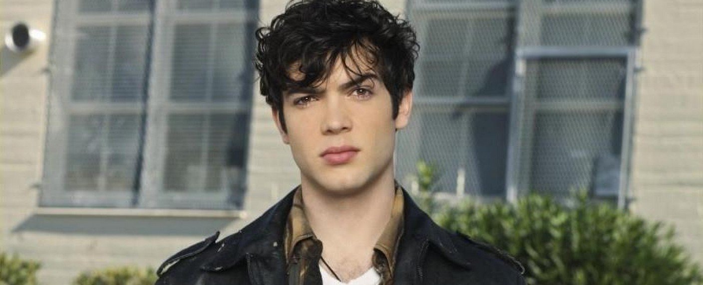 Ethan Peck, Ed Quinn und Hart Bochner als Neuzugänge