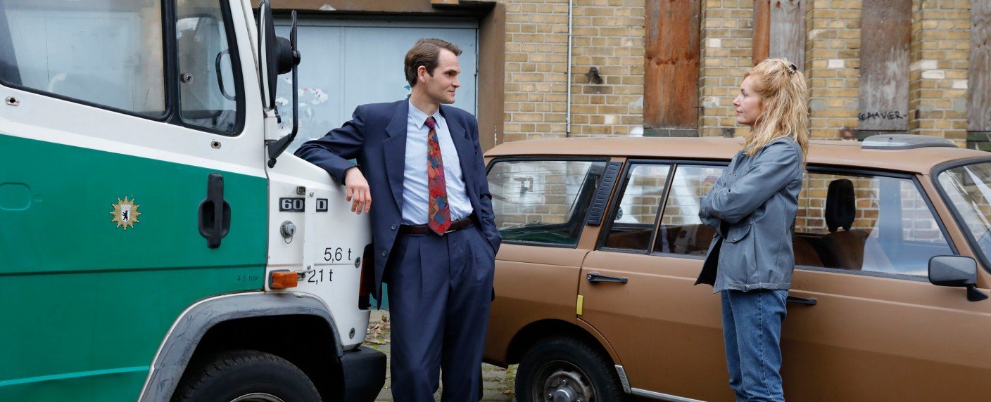 Dokumentationen begleiten Serie mit Nadja Uhl und Fabian Hinrichs