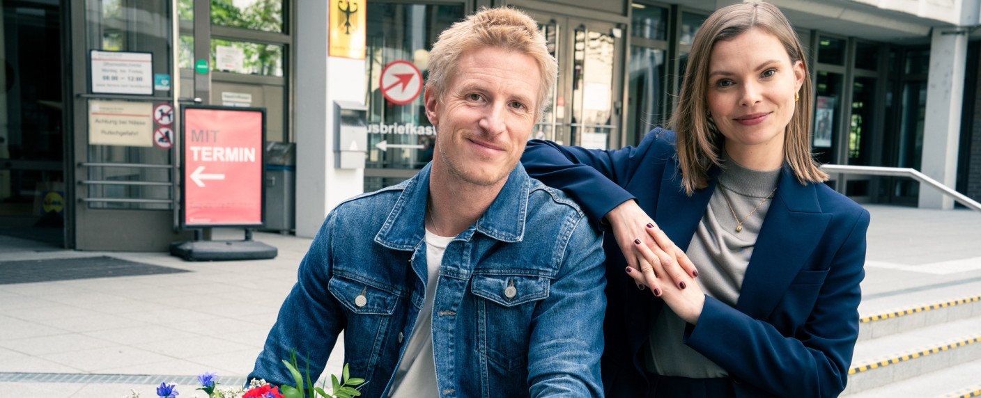 Ex-Profiskifahrer bewirbt sich um das erste Amt im Ort und bekommt Nachhilfe von Politikexpertin