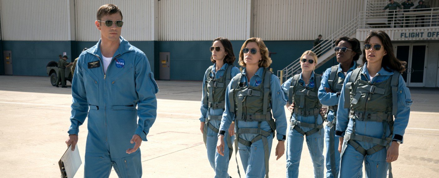 Ältere Schauspieler übernehmen nach Zeitsprung Rollen von Kinder-Darstellern