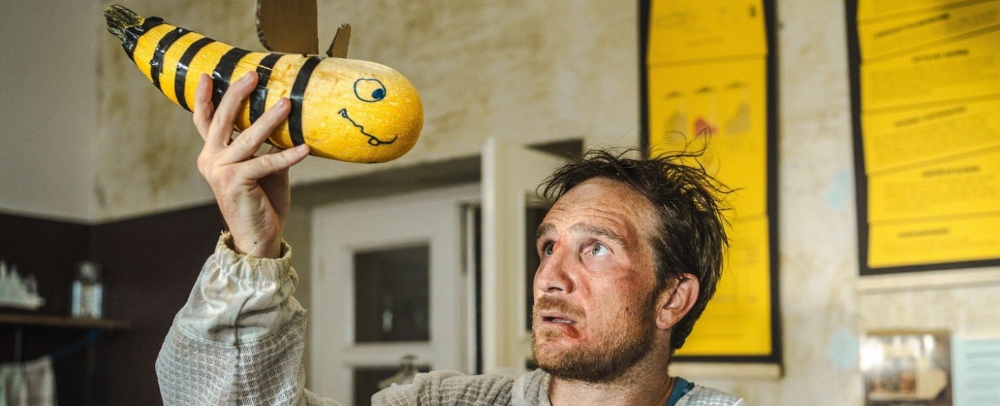 Offizieller Trailer zeigt Außenseiterfiguren während drückender Hitzewelle