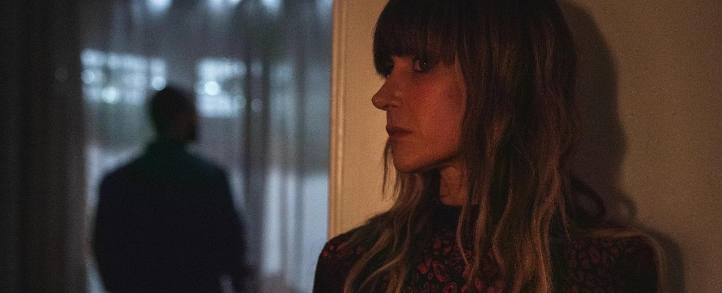 Sechsteiler erzählt von Flugbegleiterin, die in die Welt des Drogenschmuggels hineinschlittert Sechsteiler erzählt von Flugbegleiterin, die in die Welt des Drogenschmuggels hineinschlittert